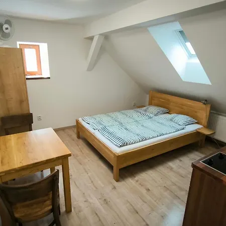 U Housku Feriegård *